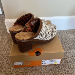 NWT New never worn with box Korks Nora Clog Womens Size 9/40.5 Crochet Heeled